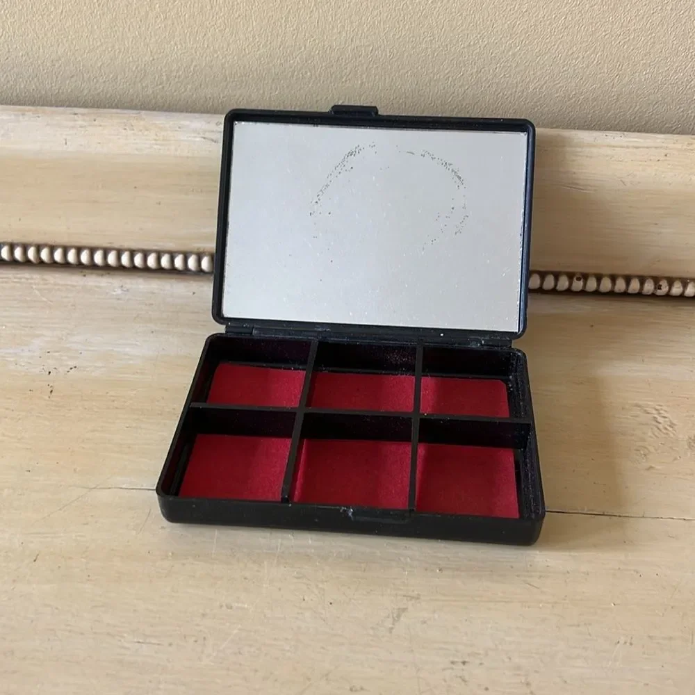Chinese jewelry box or trinket box
